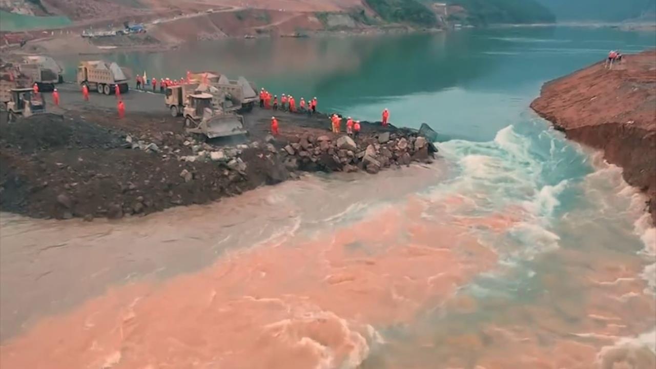 Trung Quoc xay dap thuy dien lon bac nhat the gioi tai Quang Tay hinh anh