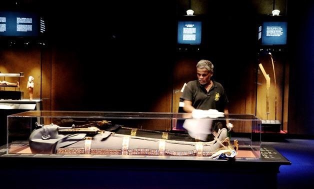 Chiem nguong hon 150 bau vat tu lang mo Vua Tut hinh anh