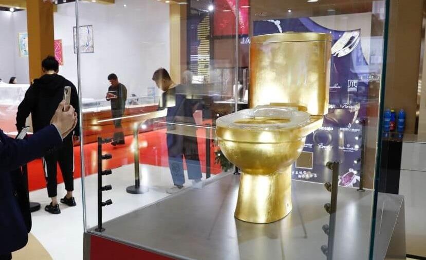 Bon cau ma vang dinh hon 40.000 vien kim cuong lap ky luc Guinness hinh anh