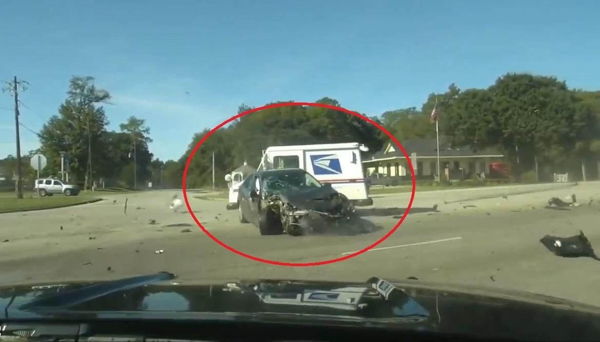 Oto sang duong au bi xe container can nat phan dau hinh anh