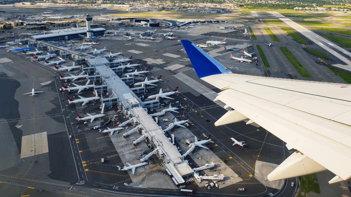 Tai sao cac san bay o My lai te den vay? hinh anh