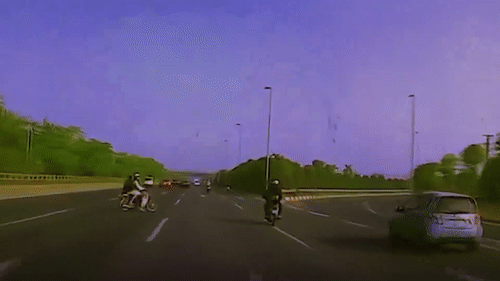 Xe may qua duong bat can bi oto tong nga hinh anh