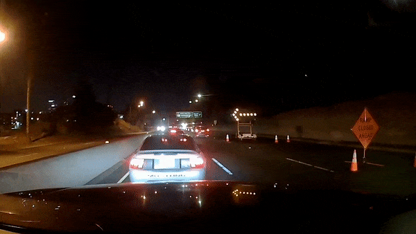 Oto mat lai lao vao bien hieu khien xe boc khoi ngun ngut hinh anh