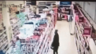 Dat bom gia trong sieu thi de trom ruou hinh anh