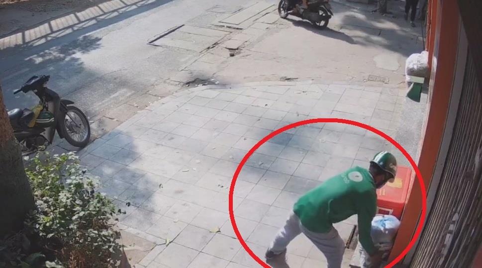 Xe om trom bao gao tren pho o Ha Noi hinh anh