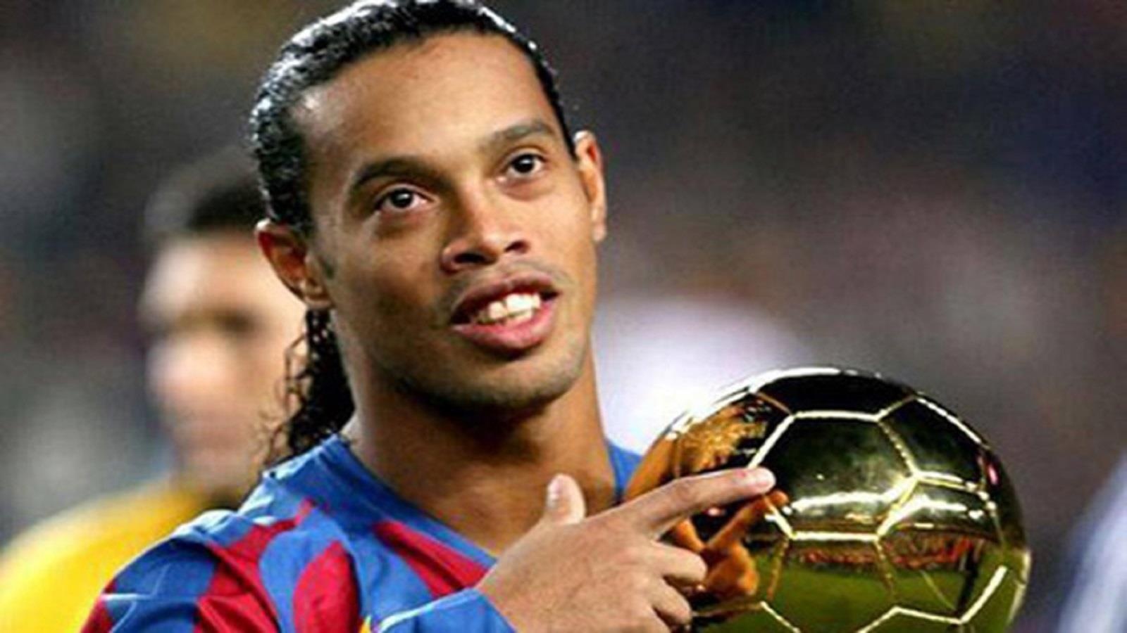 Goc khuat cuoc doi bong da cua Ronaldinho hinh anh