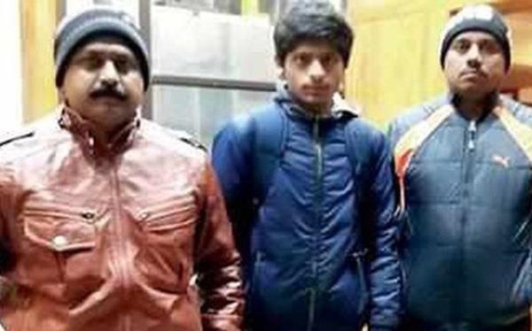 Thieu gia dau mo chan giau co, tron nha di rua bat hinh anh