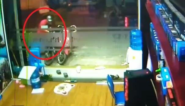 Ke gian trom xe nhanh nhu chop o TP.HCM hinh anh