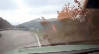 Taxi mat lai lao xuong vach da cao 130 m hinh anh