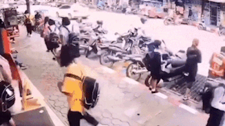 Nguoi phu nu thoat chet khi day dien 22.000 V roi vao nguoi hinh anh