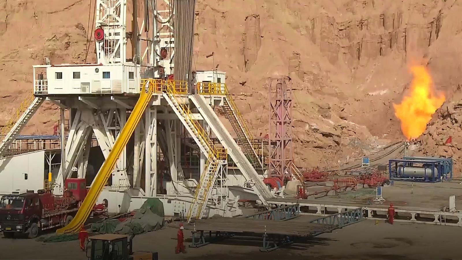 Trung Quoc khai thac mo dau khi sau nhat o Tan Cuong hinh anh