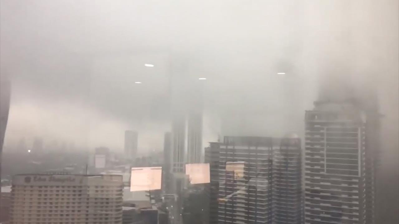 Suong mu day dac nhu quai vat hien hinh o Philippines hinh anh