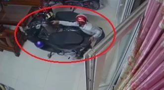 Len vao nha dan trom xe may o TP.HCM hinh anh