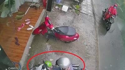 Trom xe may trong chop nhoang hinh anh