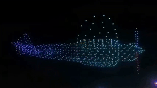 Man tao hinh tren khong cua 800 thiet bi bay khong nguoi lai hinh anh