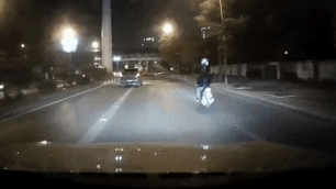 Xe ban tai chay nhu say ruou tren duong hinh anh