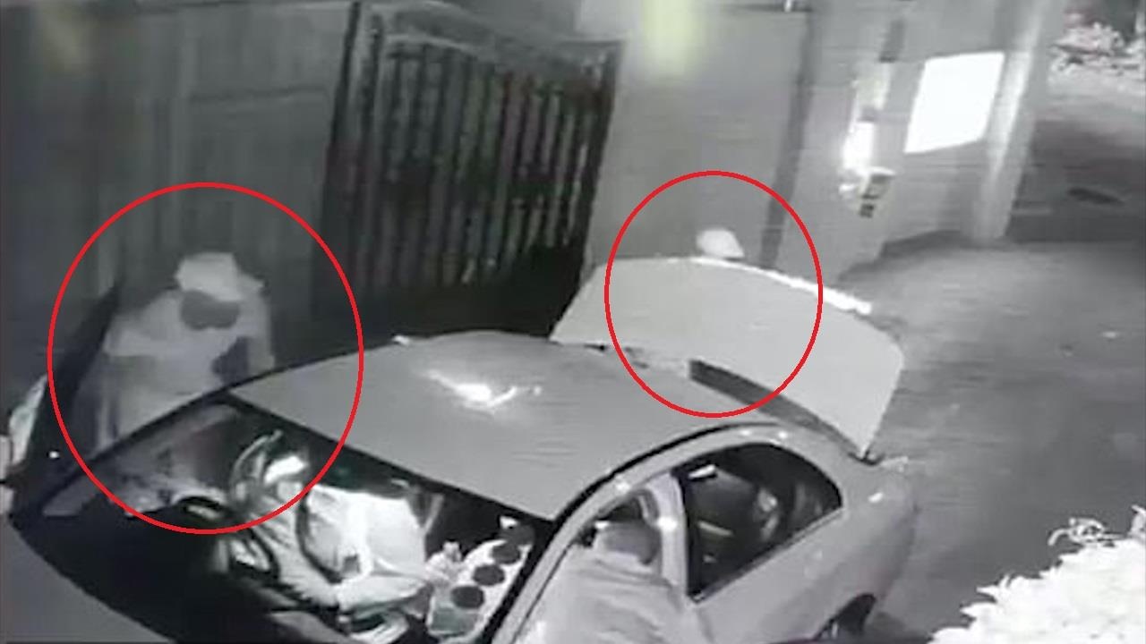 Cuop co vu trang tran lot do cua hanh khach ngay tren xe hinh anh