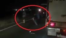 Xe khach tong xe ban tai, lai xe lao vao danh nhau hinh anh