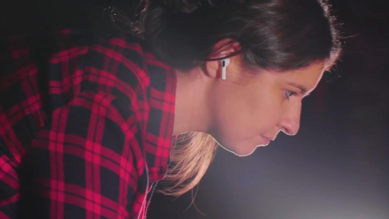 Thu do bam cua tai nghe AirPods Pro so voi doi thu hinh anh