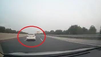 Tai xe suyt gap hoa vi oto dung giua cao toc Ha Noi - Hai Phong hinh anh