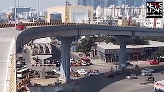 Oto lao tu cau vuot xuong duong trung dam dong lam chet nguoi hinh anh