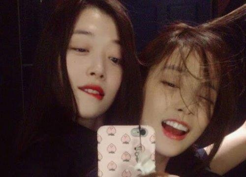 Nhung khoanh khac than thiet cua Goo Hara va Sulli hinh anh