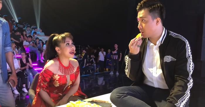 Muon kieu Tran Thanh 'xin an' khi quay hinh hinh anh