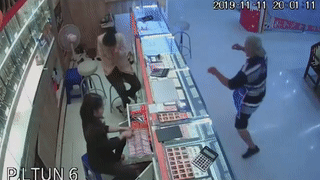 Ke bit mat nem da, cuop tiem vang o Thai Lan hinh anh