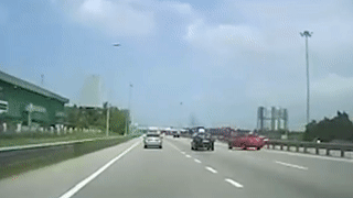 Khong cai day an toan, hai cau be bi vang khoi xe sau tai nan hinh anh