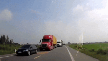 Nhung pha lan lan, vuot au gay nguy hiem cua tai xe oto hinh anh