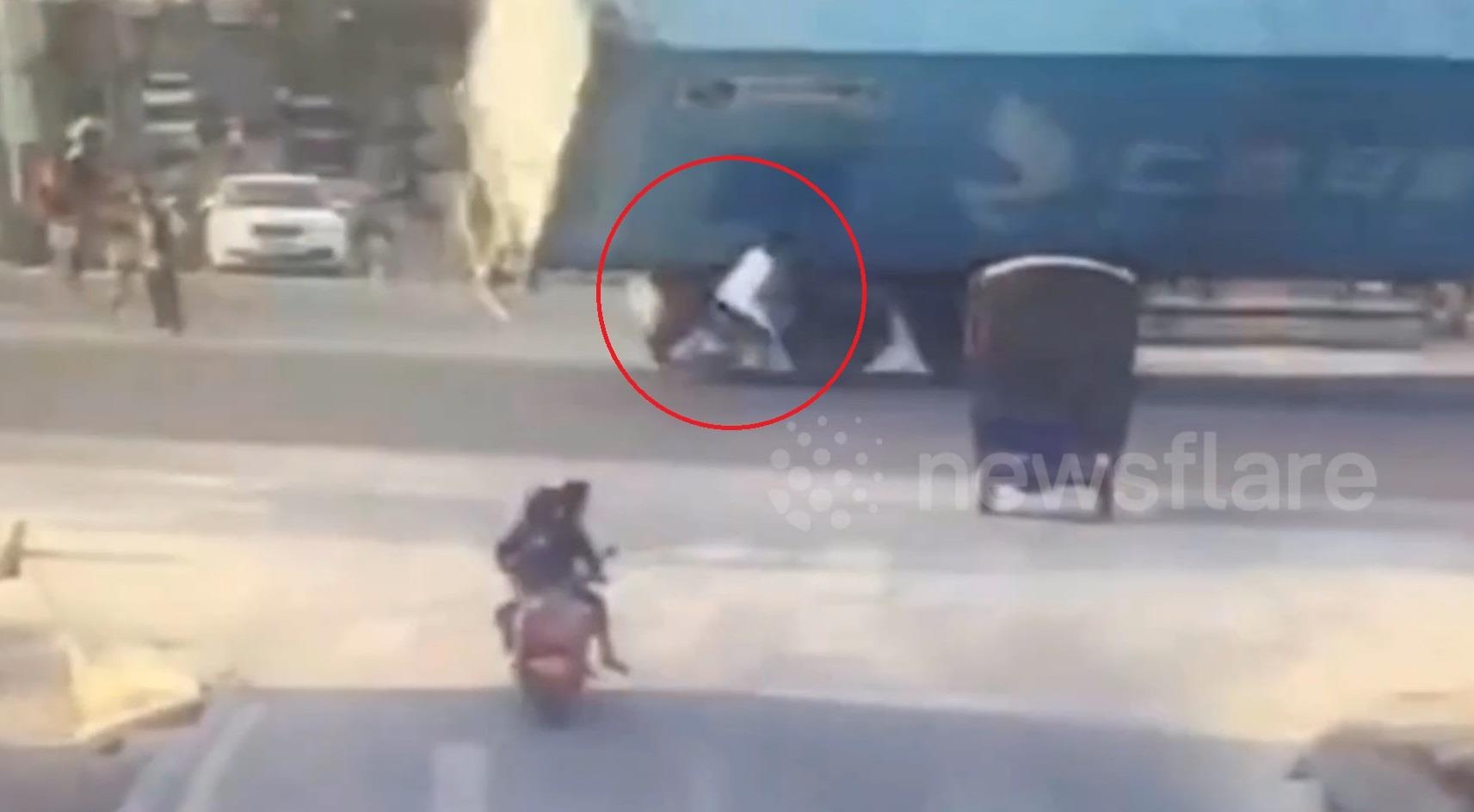 Nam thanh nien suyt bi container de bep hinh anh