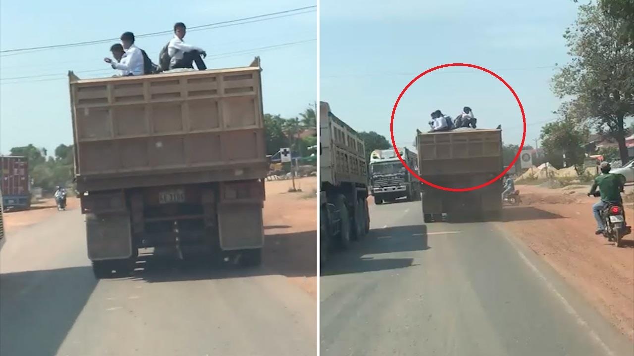 Nhieu hoc sinh mao hiem ngoi tren xe ben den truong hinh anh