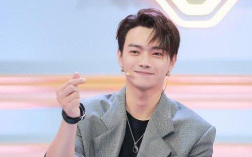 Hua Khai khuyen fan viet thu tay, dung ton tien mua qua hinh anh