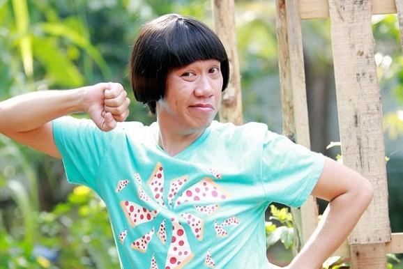 Anh Duc thua khi vat tay voi nu cascadeur hinh anh