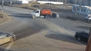 Oto chay toc do cao dam truc dien xe bon hinh anh