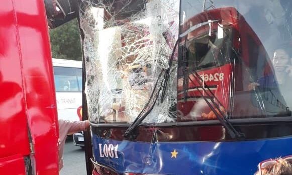 Hinh anh xe doan the thao Viet Nam gap tai nan o SEA Games 30 hinh anh