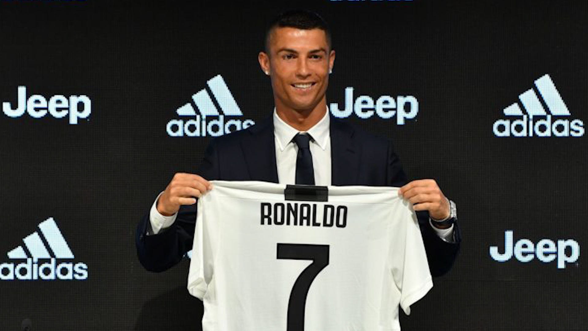 Lam the nao de dinh gia nhung cau thu nhu Ronaldo, Messi? hinh anh