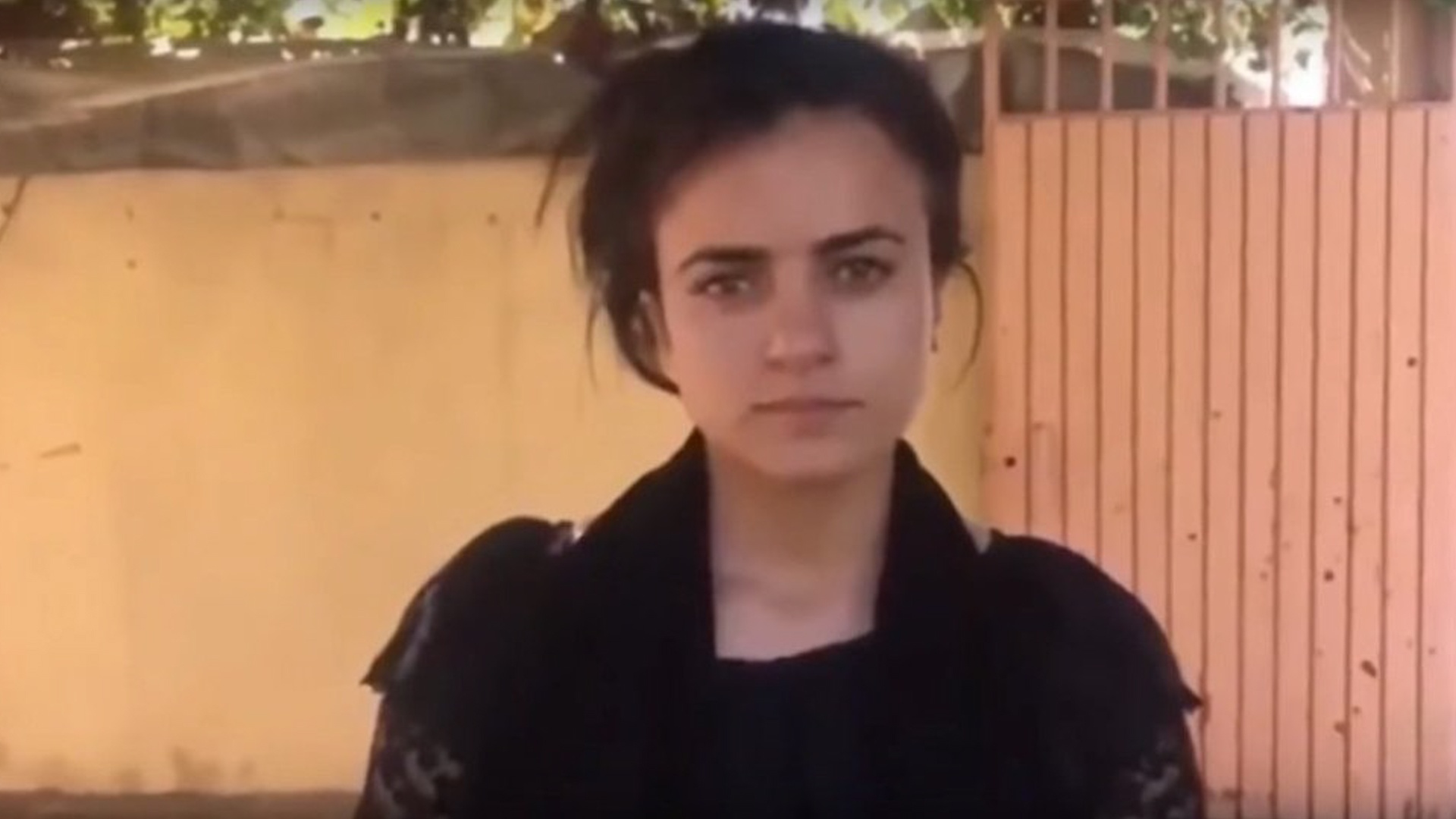 Co gai tung la no le tinh duc cua IS doi mat voi ke hiep dam minh hinh anh