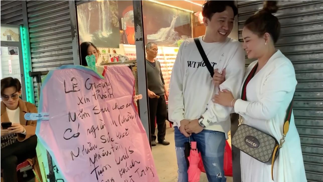 Tran Thanh cung hoi ban than tha den long cau may tai Dai Loan hinh anh