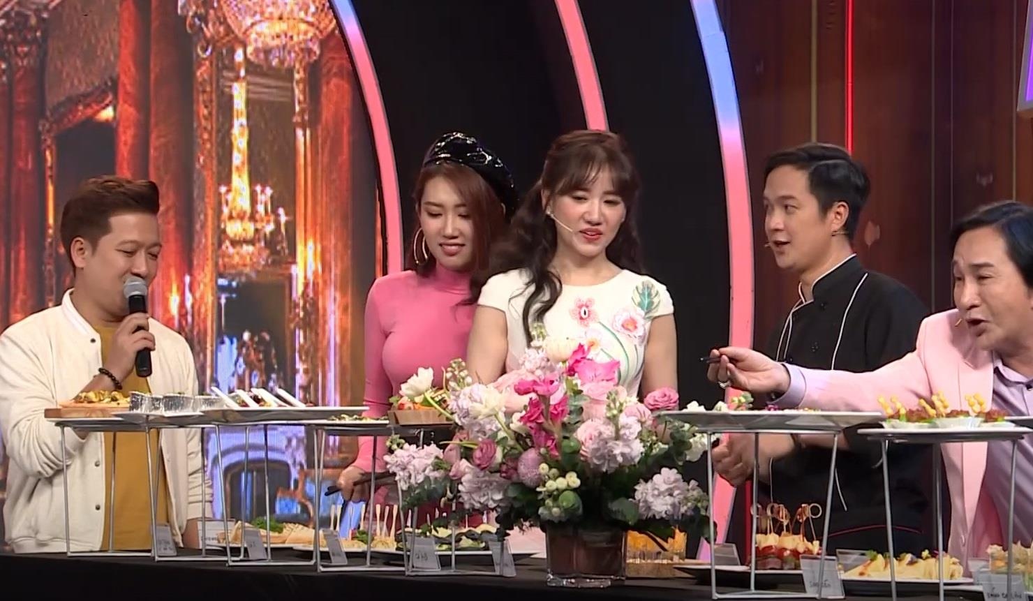 Kim Tu Long phai nho Thuy Ngan ho tro gap thuc an hinh anh