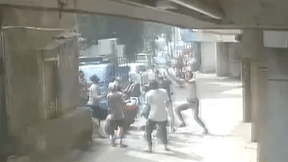 Be 2 tuoi may man thoat chet du roi tu tang 3 hinh anh