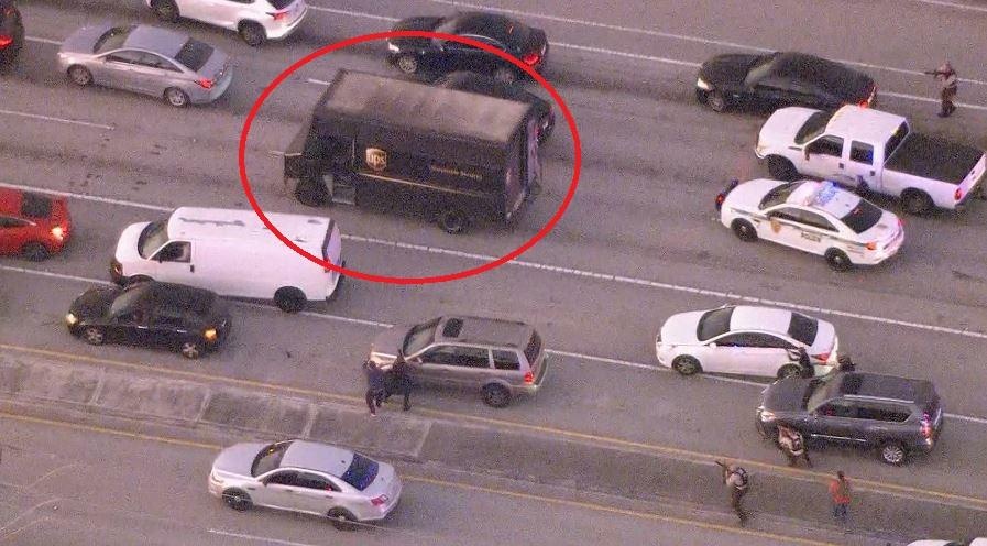 Canh sat truy duoi, dau sung voi ke cuop co vu trang o My hinh anh