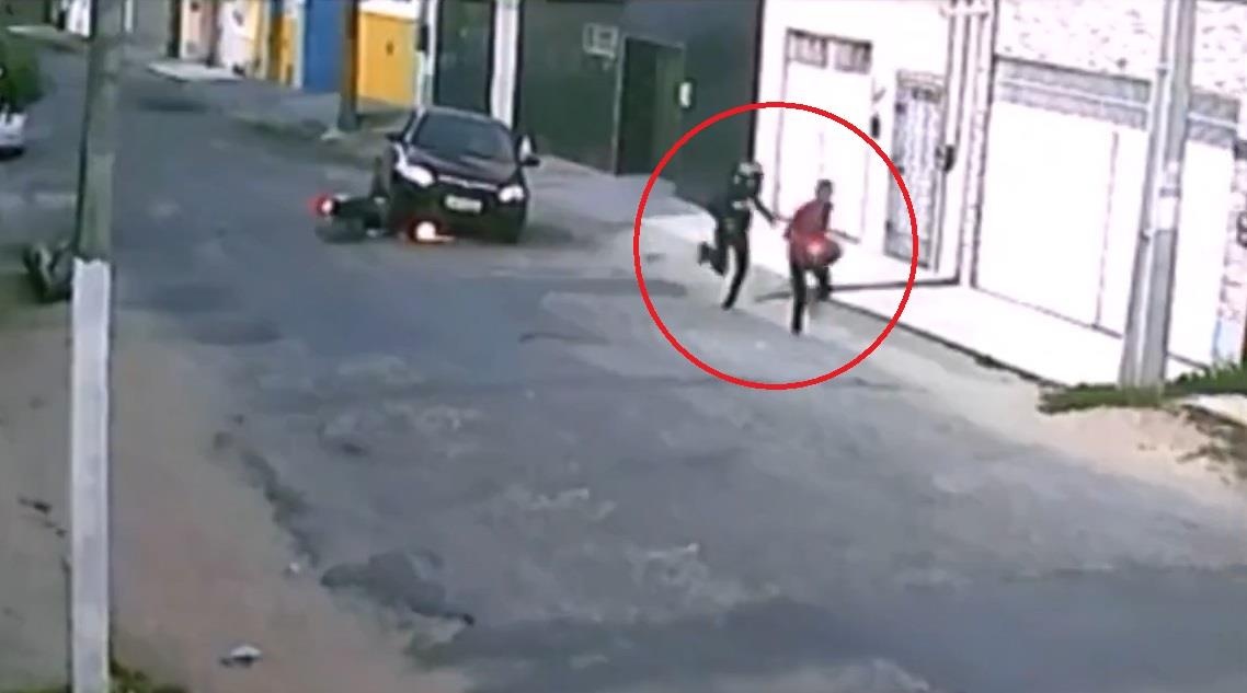 Cuop oto bat thanh, ke gian vut xe may bo chay hinh anh