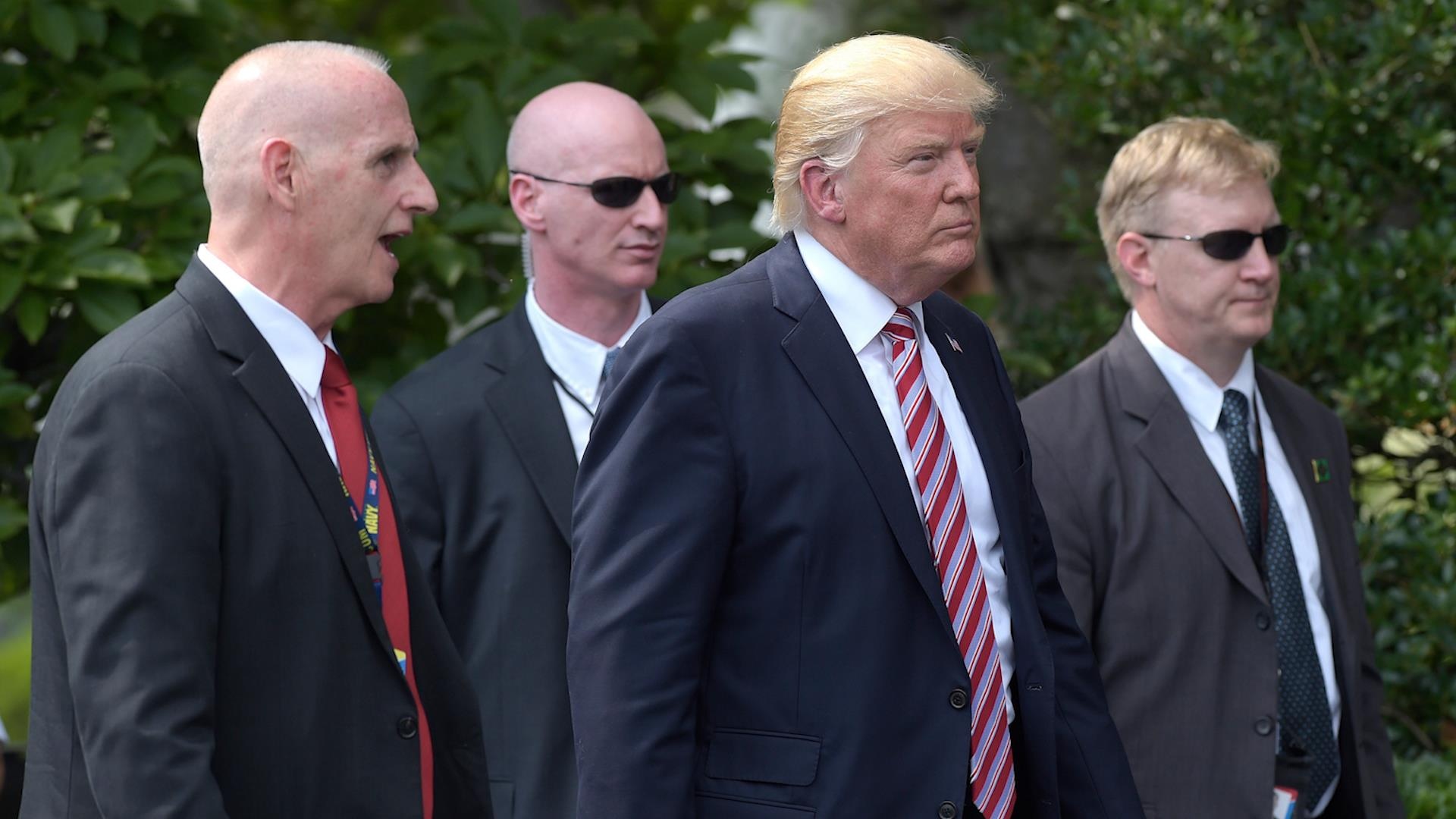 Cuu mat vu tiet lo cu chi tham lang khi co gai tre om chat ong Obama hinh anh