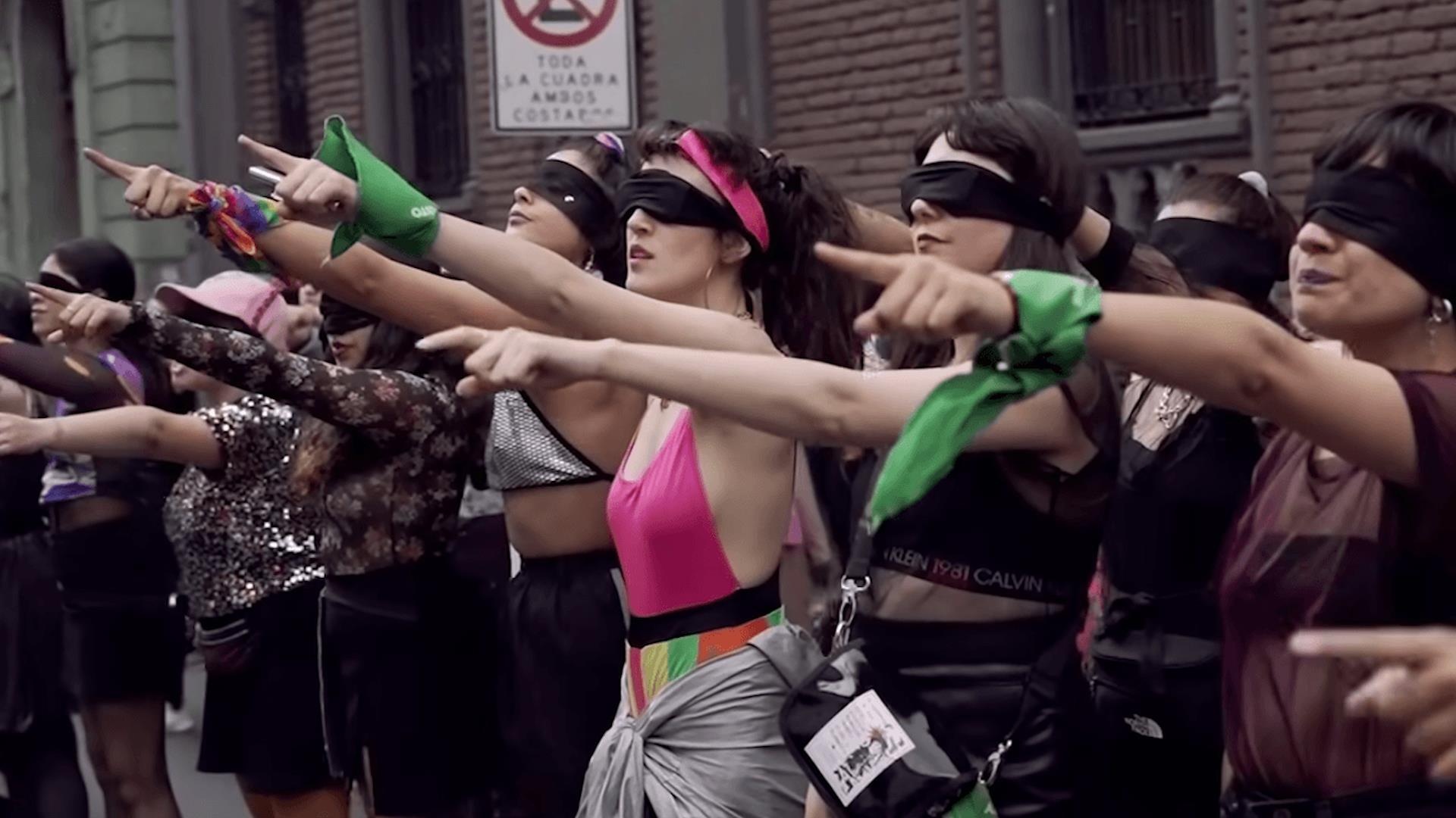 Bai hat chong hiep dam cua Chile gay sot khap the gioi hinh anh