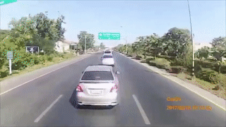 Canh oto tong loat 6 xe do tai xe ngu gat hinh anh