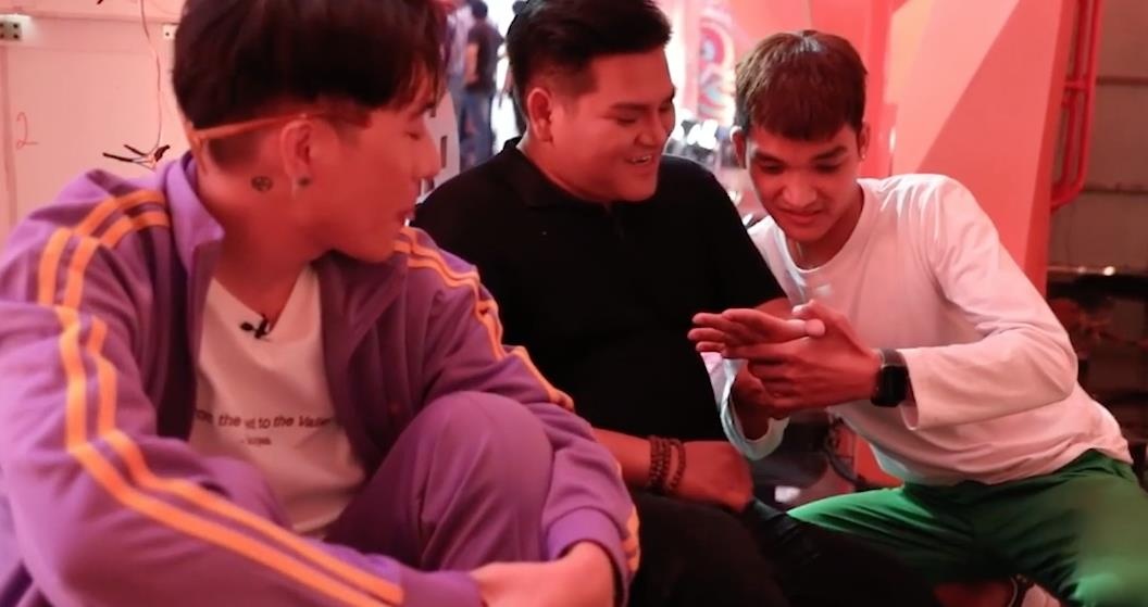 Mac Van Khoa phat hien Chau Dang Khoa chep phao hinh anh