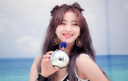 Jihyo (Twice) di khong vung o san bay hinh anh