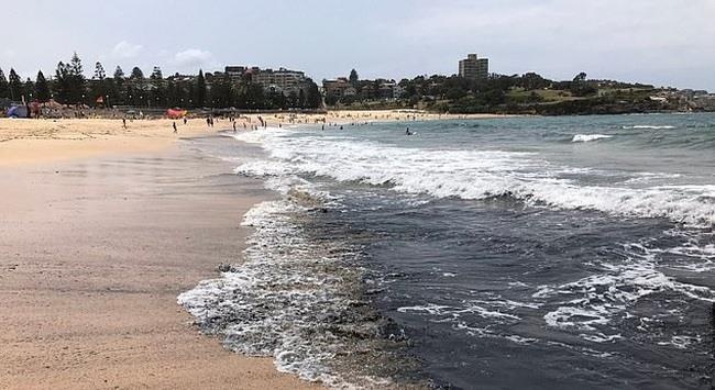 Nuoc bien Australia doi mau mau den dac hinh anh