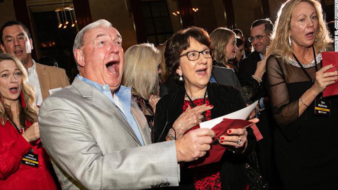 Cong ty bat dong san thuong nong 10 trieu USD cho nhan vien hinh anh